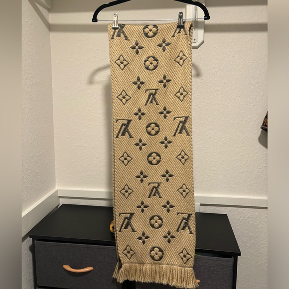 Louis Vuitton #413287 Wool Scarf Shawl LOGOMANIA MONOGRAM like new without box - Picture 2 of 9
